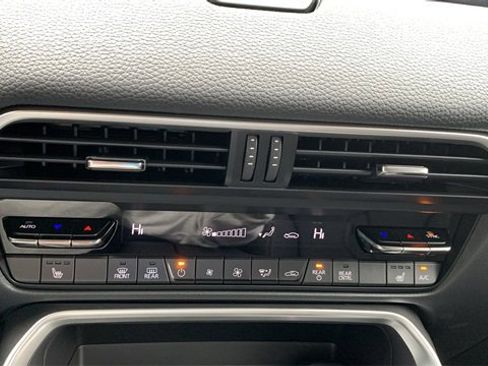 New 2025 MAZDA CX-90 Plug-In Hybrid w/ Preferred image 17