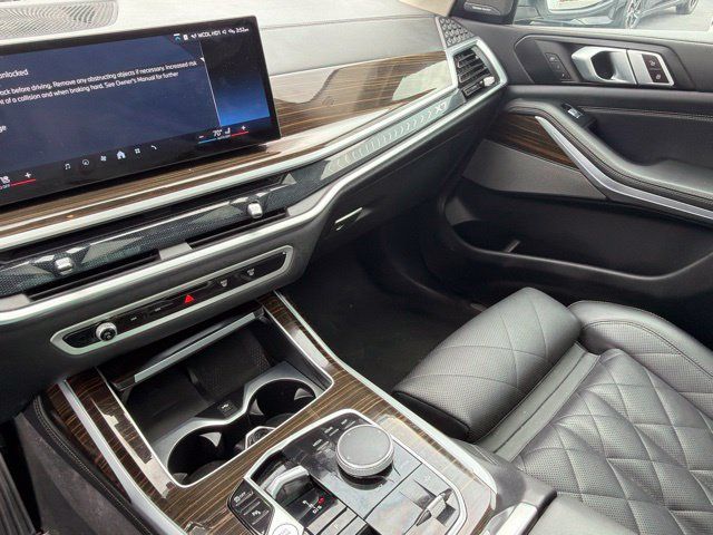 Used 2024 BMW X7 xDrive40i AWD/4WD image 25