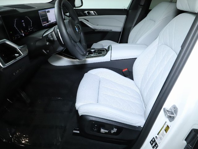 Used 2026 BMW X5 xDrive40i w/ M Sport Package AWD/4WD image 23