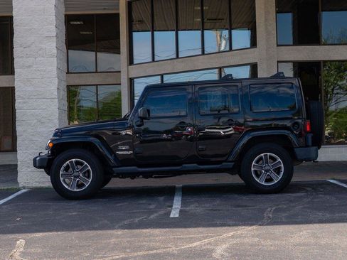 Used 2015 Jeep Wrangler Unlimited Sahara w/ Max Tow Package AWD/4WD image 5