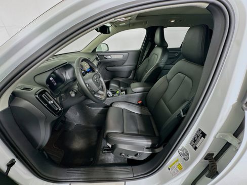 Used 2025 Volvo XC40 B5 Plus image 13
