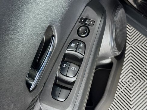 Certified 2021 Nissan Kicks SV FWD image 18