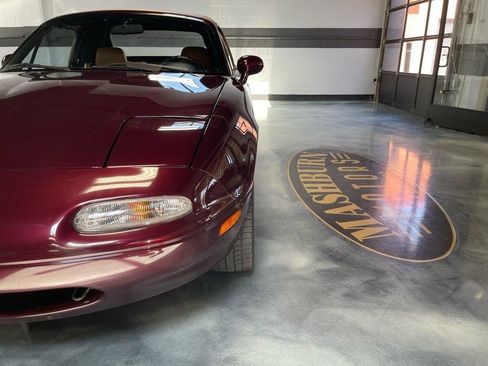 Used 1995 MAZDA MX-5 Miata M-Edition RWD image 4