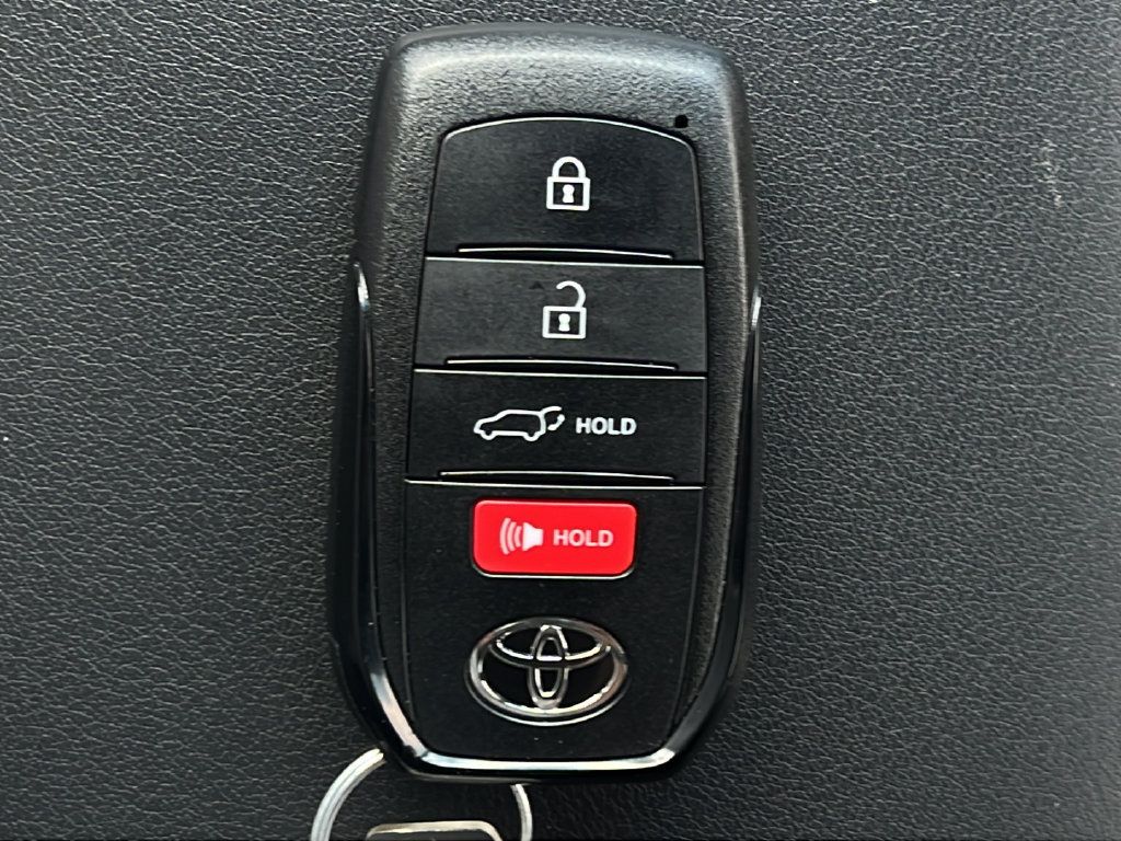 Used 2023 Toyota Venza XLE AWD/4WD image 23