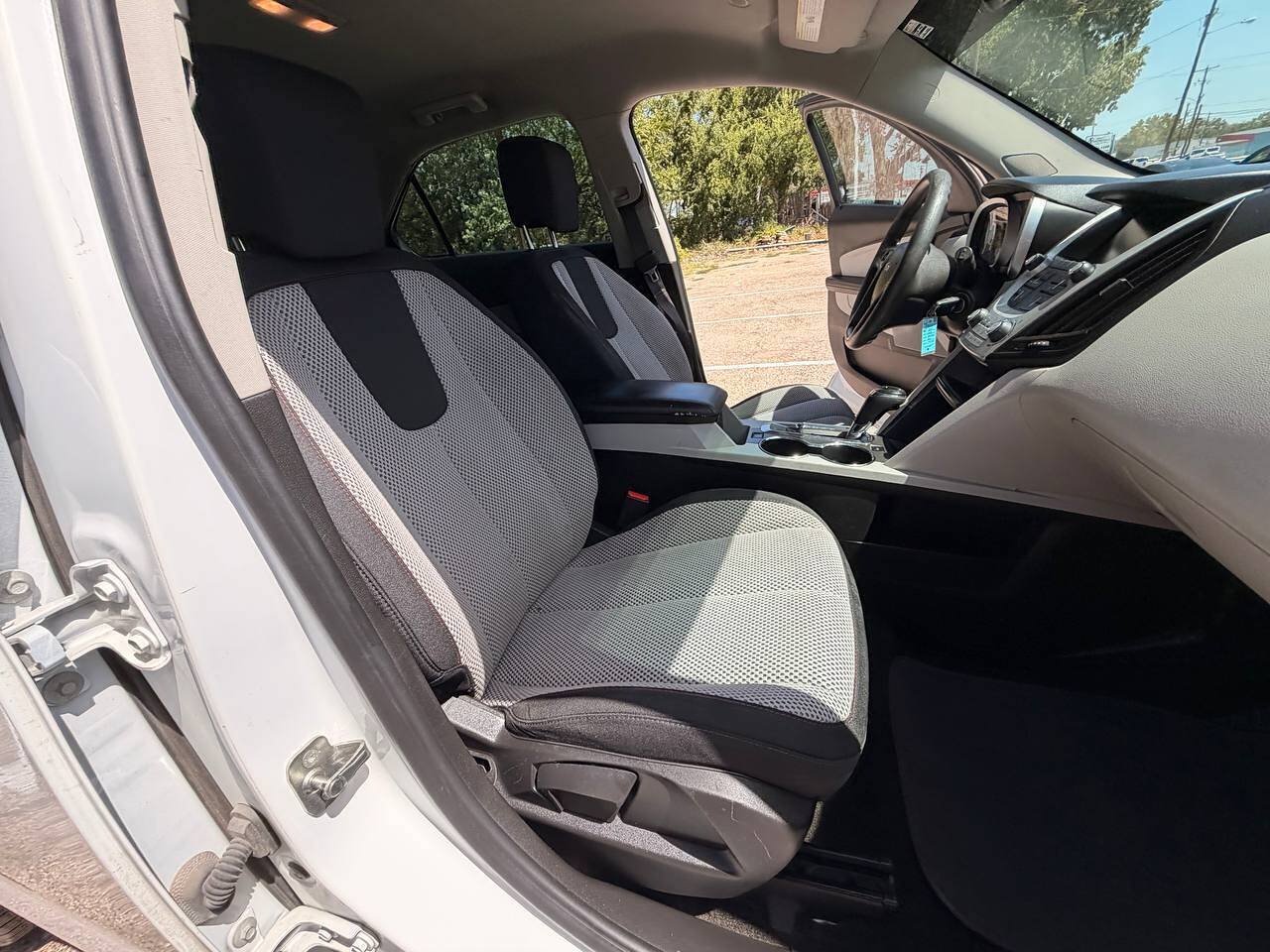 Used 2017 Chevrolet Equinox LS w/ LPO, Protection Package FWD image 13