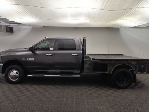 Used 2018 RAM 3500 SLT w/ Luxury Group image 2