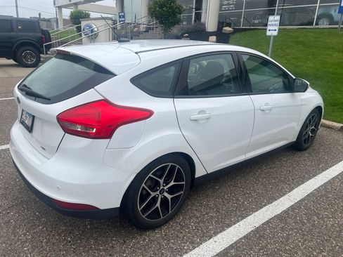 Used 2017 Ford Focus SEL w/ Cold Weather Package FWD image 3