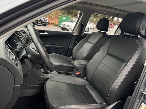 Used 2021 Volkswagen Tiguan SE w/ Panoramic Sunroof Package image 13