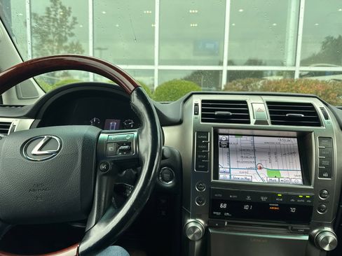 Used 2011 Lexus GX 460 Premium AWD/4WD image 2