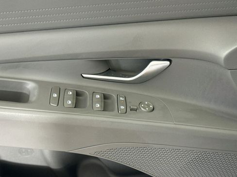 Used 2024 Hyundai Elantra SEL FWD image 24