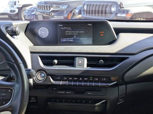 Used 2019 Lexus UX 200 w/ Premium Package image 15