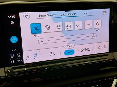 Used 2024 Volkswagen Atlas SE image 23