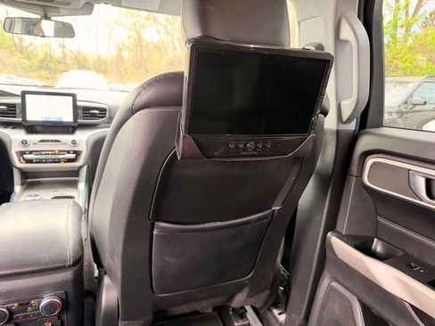 Used 2020 Ford Explorer XLT w/ Equipment Group 202A AWD/4WD image 31