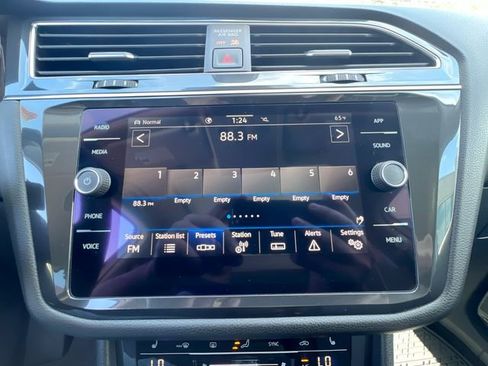 Certified 2022 Volkswagen Tiguan SE w/ Panoramic Sunroof Package image 16