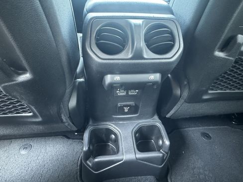 Used 2022 Jeep Wrangler Unlimited Rubicon AWD/4WD image 23