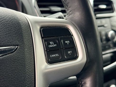 Used 2012 Chrysler 200 Touring image 10