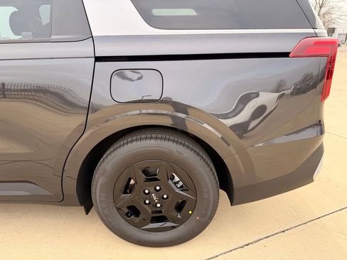 New 2026 Kia Carnival FWD image 9