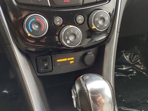 Used 2020 Chevrolet Trax Premier FWD image 21