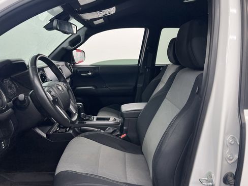 Used 2021 Toyota Tacoma TRD Off-Road image 8