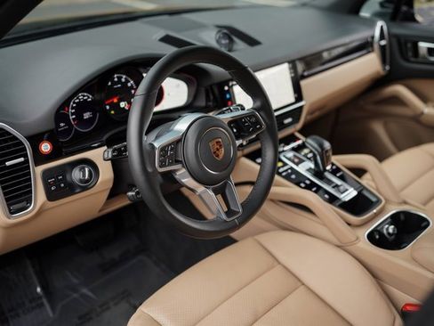 Used 2022 Porsche Cayenne image 19