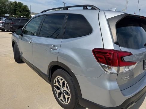 Used 2023 Subaru Forester Premium AWD/4WD image 4