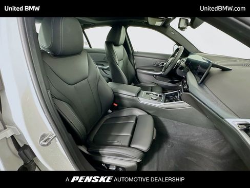 Used 2025 BMW 330i Sedan w/ Convenience Package RWD image 29