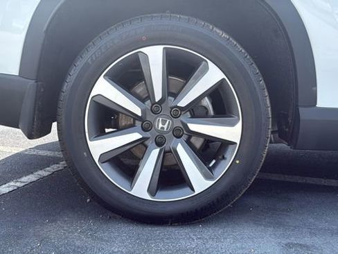 Used 2023 Honda Pilot Touring image 9