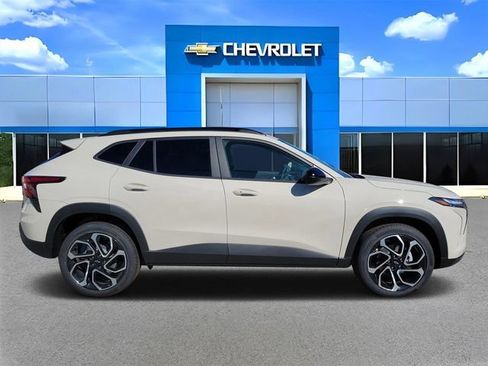 New 2026 Chevrolet Trax RS w/ Driver Confidence Package image 2