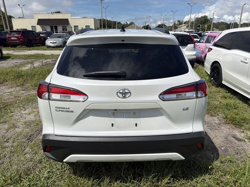 Used 2025 Toyota Corolla Cross LE FWD image 9