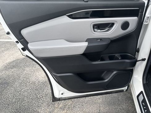 Used 2025 Honda Pilot EX-L image 23