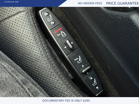 Used 2011 Mercedes-Benz E 550 4MATIC Sedan image 23