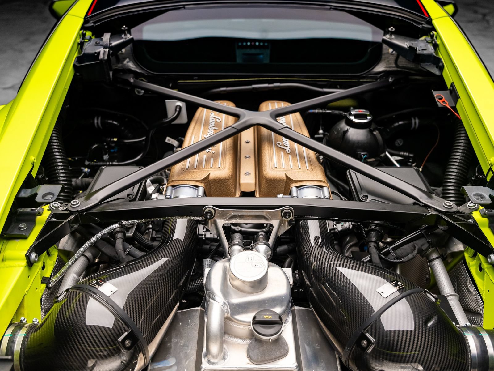Used 2022 Lamborghini Huracan STO RWD image 5