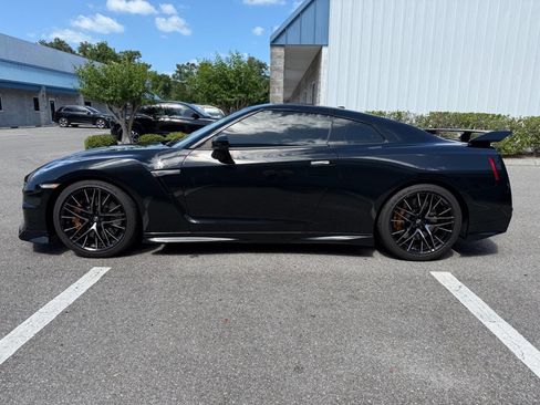 Used 2024 Nissan GT-R Premium w/ Floor Mat Package image 2
