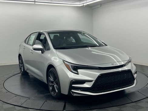Used 2026 Toyota Corolla SE FWD image 3