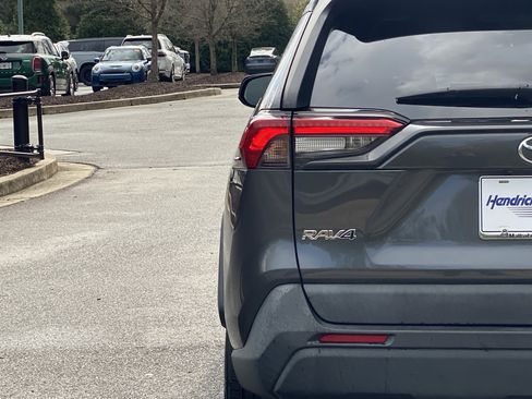 Used 2019 Toyota RAV4 LE image 20