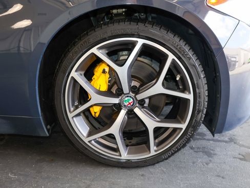 Used 2019 Alfa Romeo Giulia Ti AWD/4WD image 36