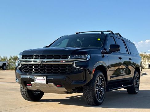 Used 2022 Chevrolet Suburban Z71 w/ Z71 Off-Road Package AWD/4WD image 3