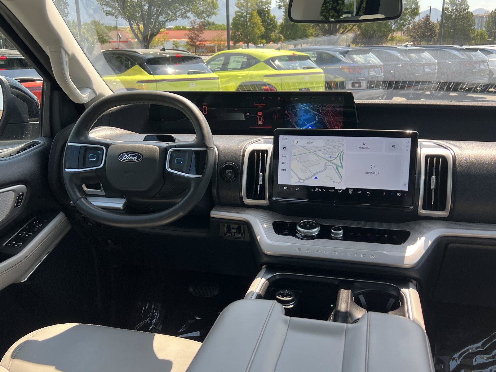 Used 2025 Ford Expedition Active AWD/4WD image 29