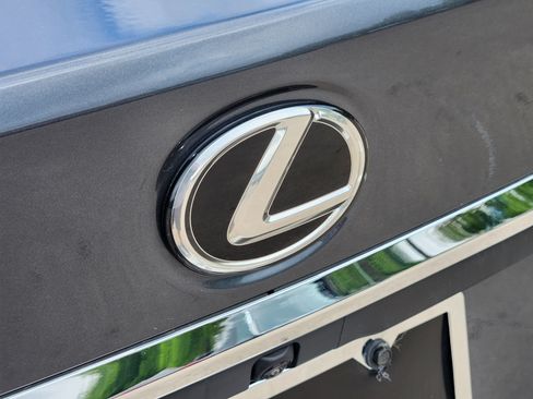 Used 2025 Lexus ES 350 w/ Premium Package image 12