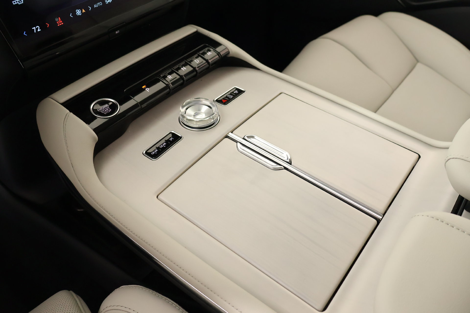 New 2026 Lincoln Navigator Premiere AWD/4WD image 9