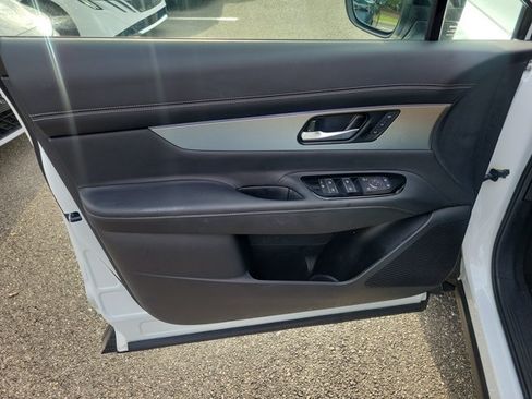 Used 2025 Nissan Murano SL AWD/4WD image 16