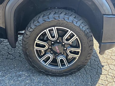 Used 2022 GMC Sierra 2500 AT4 w/ AT4 Premium Plus Package AWD/4WD image 10