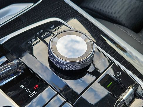 Certified 2024 BMW X7 xDrive40i w/ Executive Package image 25