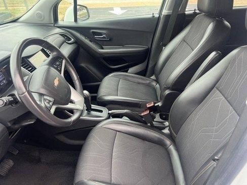 Used 2019 Chevrolet Trax LT w/ LT Convenience Package image 6