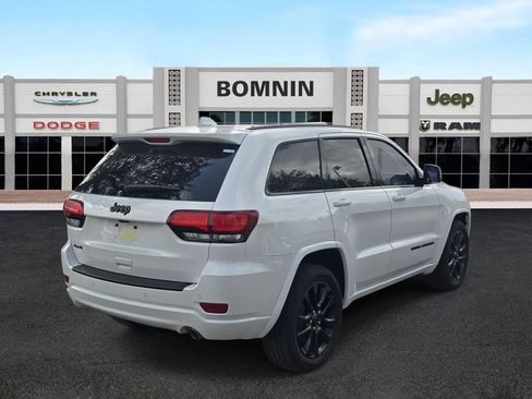 Used 2019 Jeep Grand Cherokee Altitude image 3
