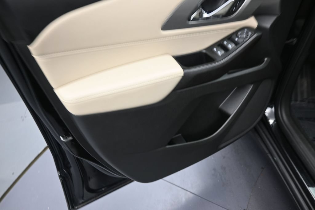Used 2023 Chevrolet Traverse LS FWD image 10