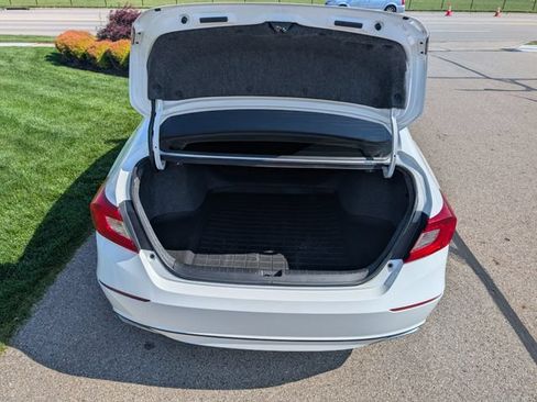 Used 2018 Honda Accord EX image 9