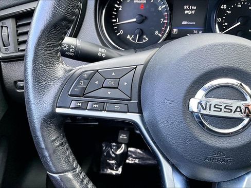 Used 2018 Nissan Rogue SV w/ Premium Package AWD/4WD image 11
