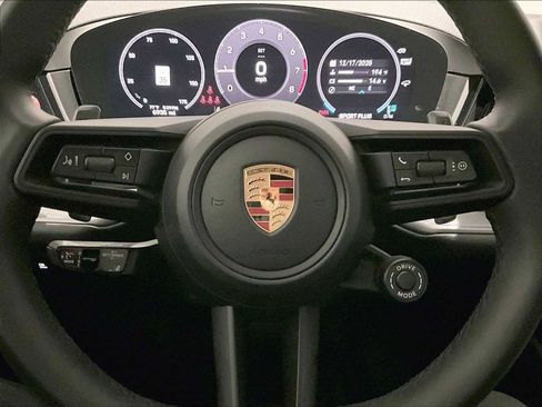 Used 2025 Porsche Cayenne image 18