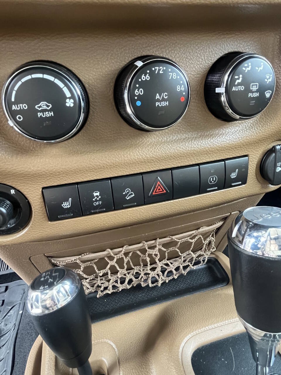 Used 2015 Jeep Wrangler Unlimited Sahara w/ Dual Top Group AWD/4WD image 17